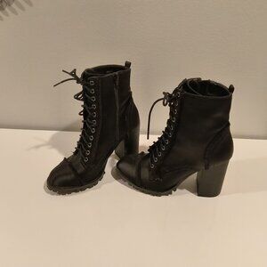 Report Aileen Black combat boots 7